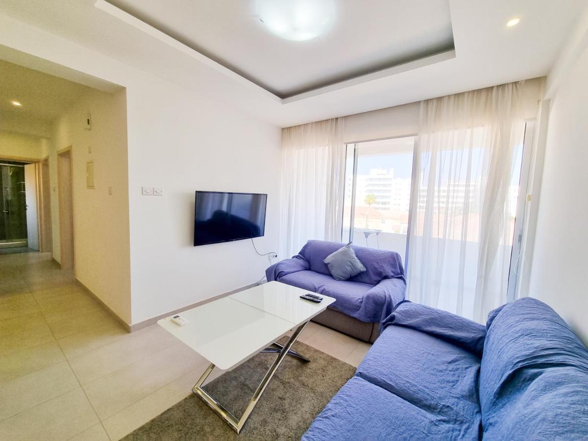 Seaside Elegance Retreat Apartment Larnaca Exterior photo