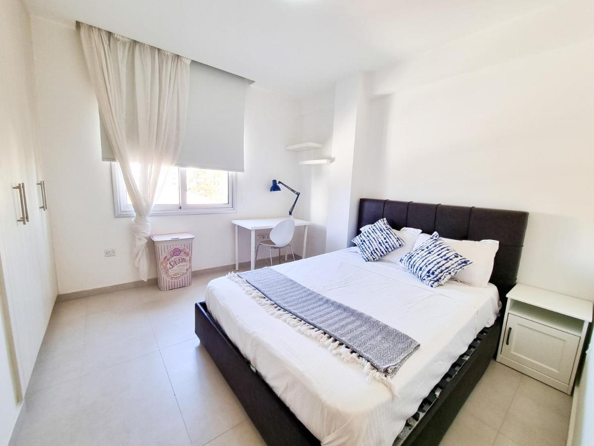 Seaside Elegance Retreat Apartment Larnaca Exterior photo